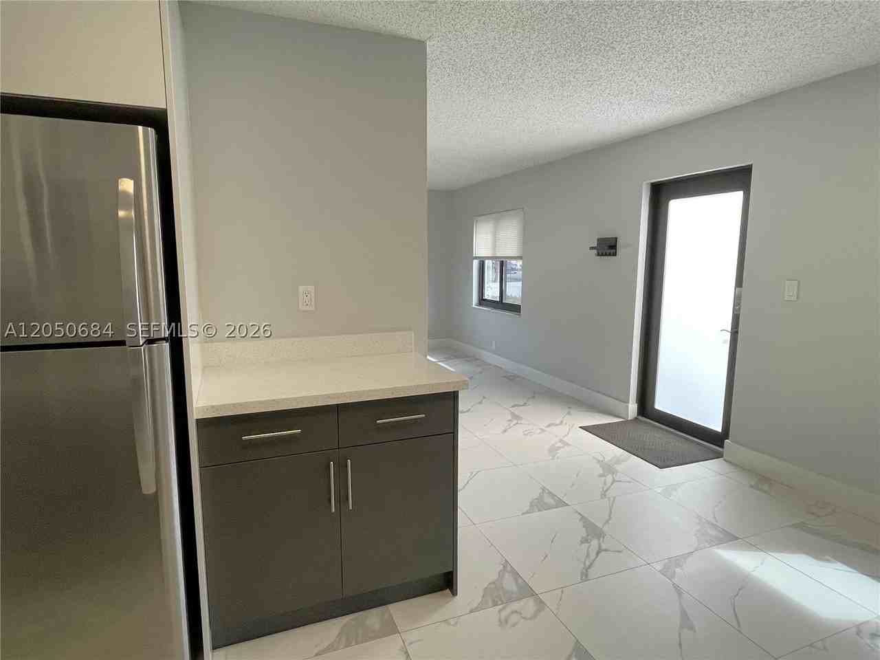 1370 Nw 3rd St - Photo 7 of 38