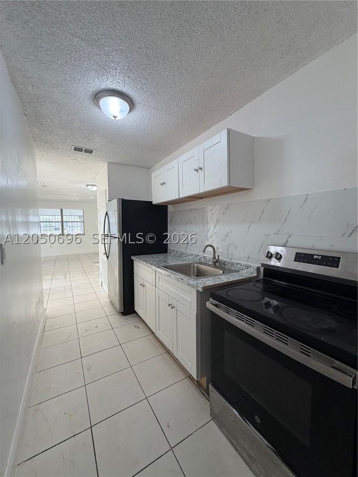 760 Ne 131st St #760 - Photo 5 of 14