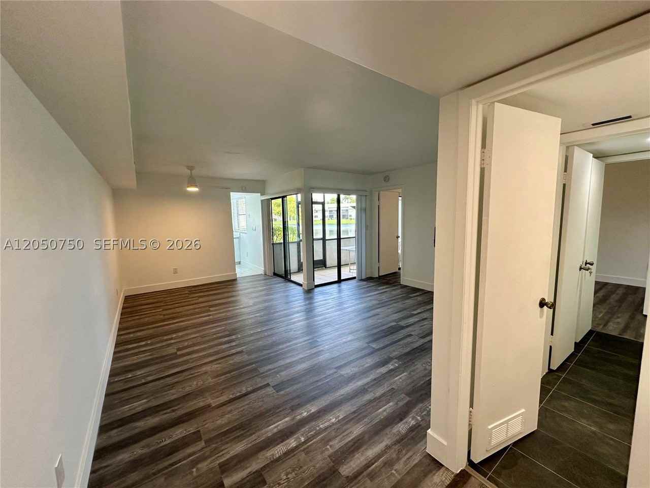 960 N Franklin Ave #960G - Photo 3 of 18