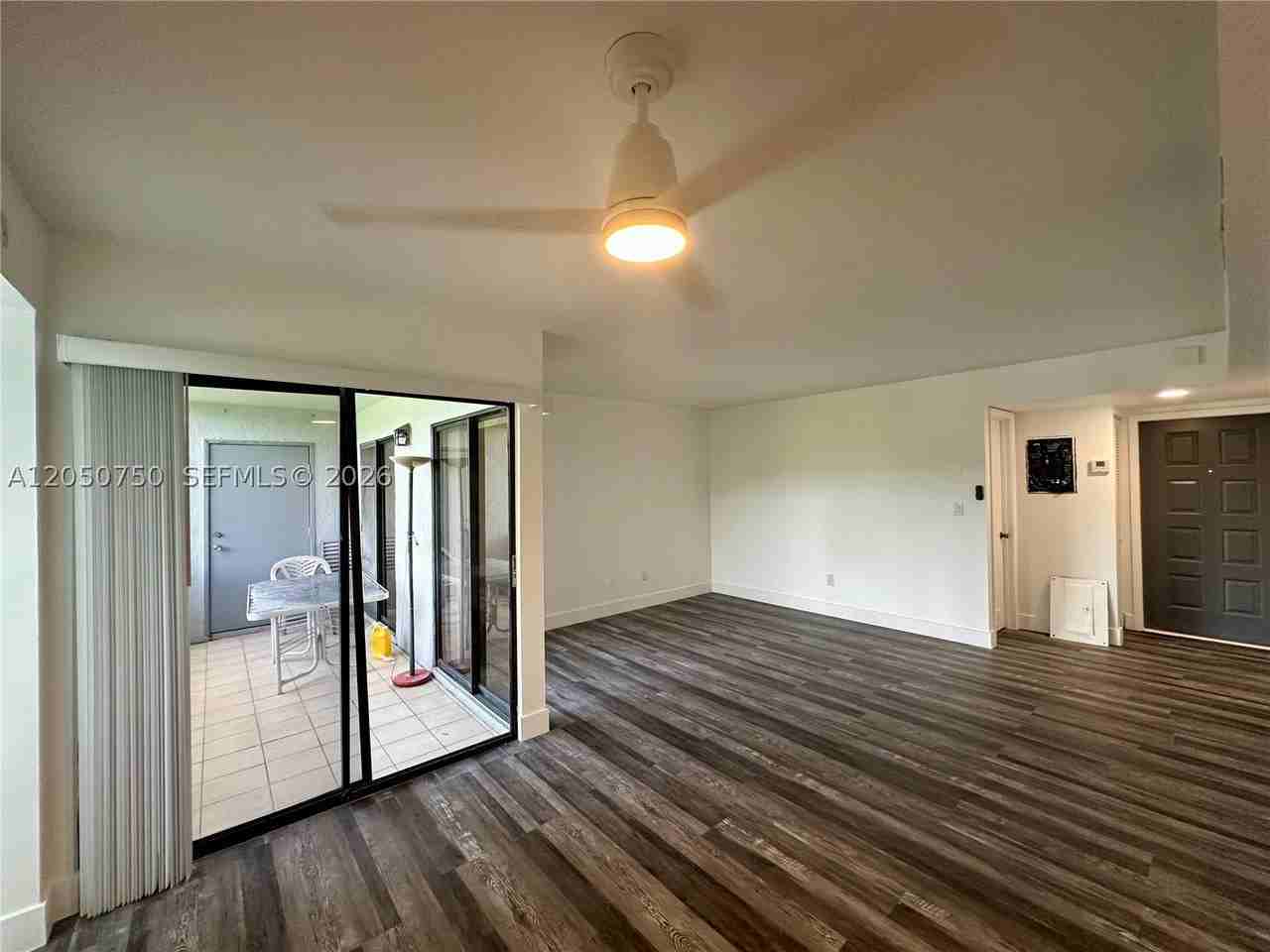 960 N Franklin Ave #960G - Photo 5 of 18