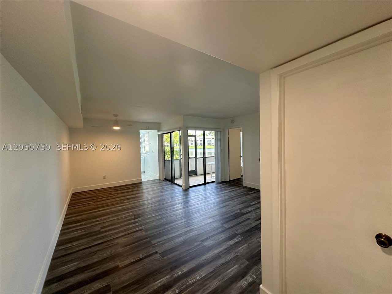 960 N Franklin Ave #960G - Photo 6 of 18