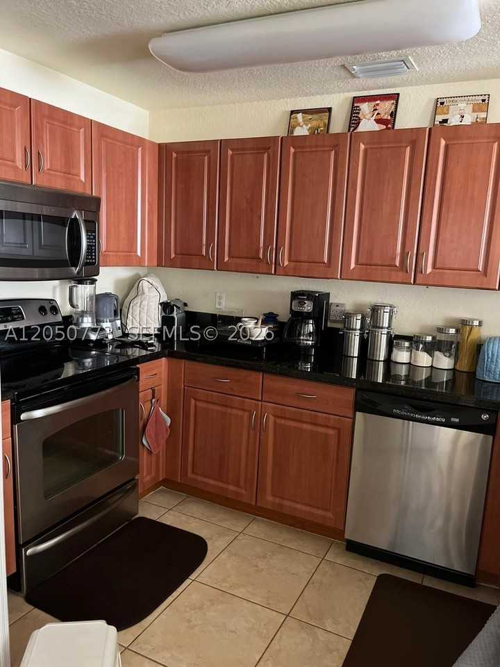 11401 Nw 89th St #104 - Photo 5 of 16