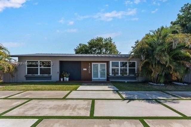 1405 N 46th Ave - Photo 2 of 35