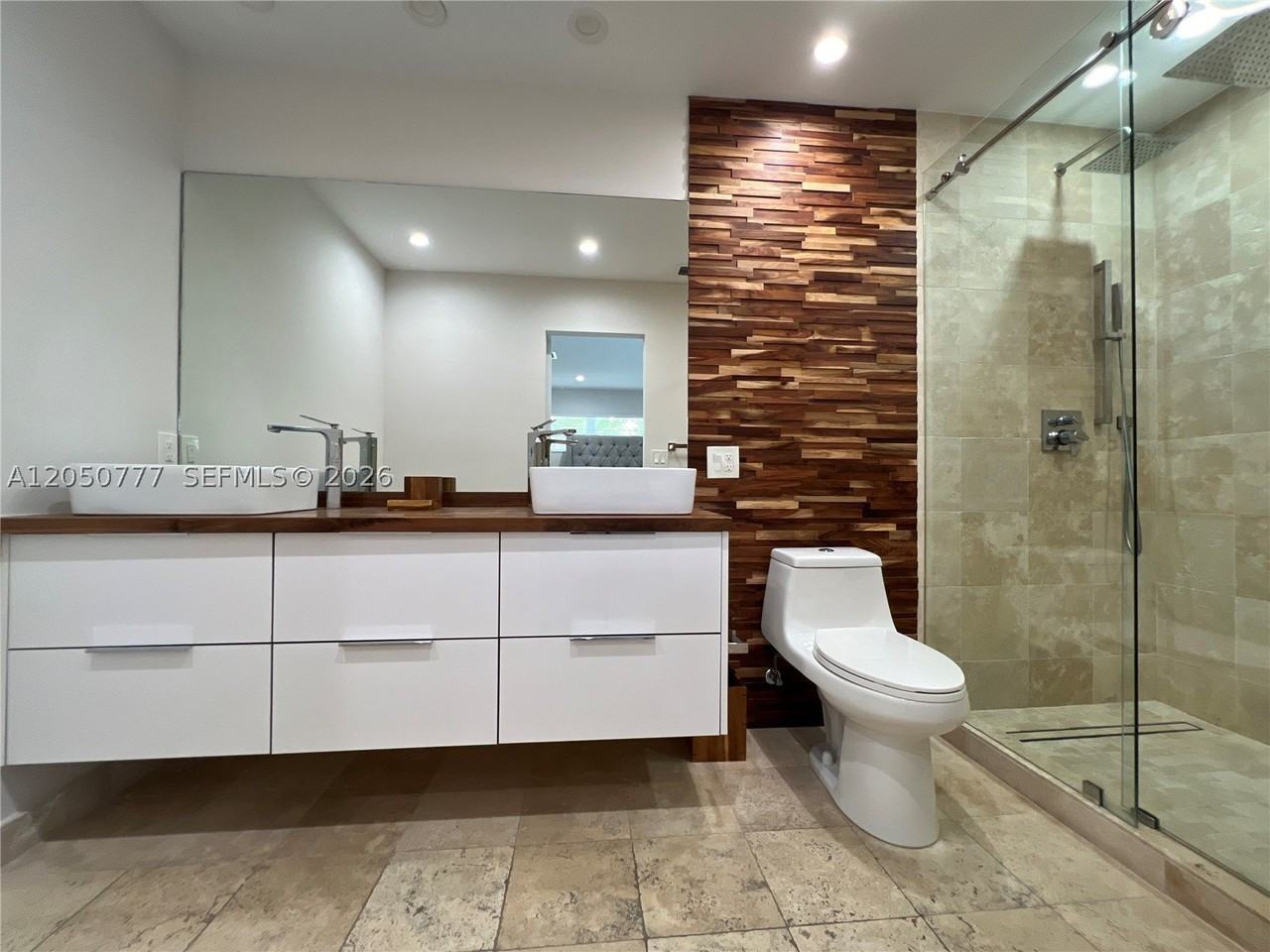 1405 N 46th Ave - Photo 4 of 35