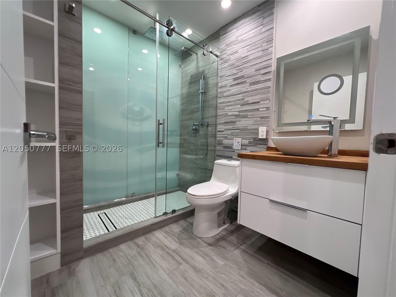 1405 N 46th Ave - Photo 6 of 35