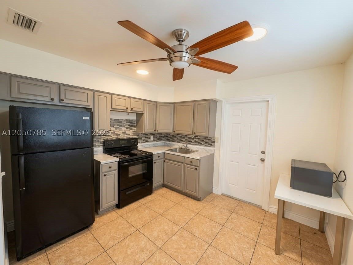 2633 Nw 9th Ave #1-2 - Photo 3 of 8