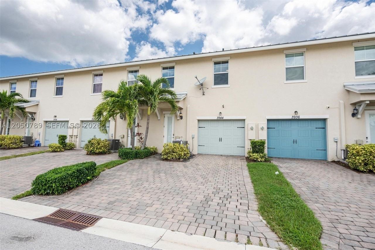3944 Poinciana Ln #3944 - Photo 5 of 30