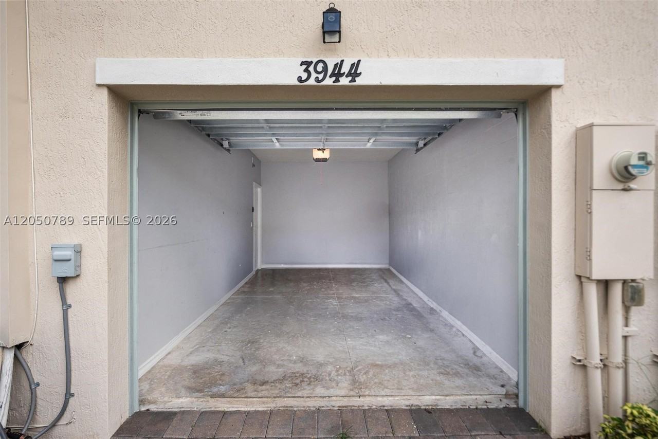 3944 Poinciana Ln #3944 - Photo 7 of 30
