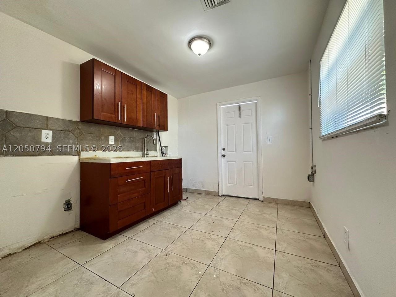 623 Nw 9th Ave #3 - Photo 7 of 14