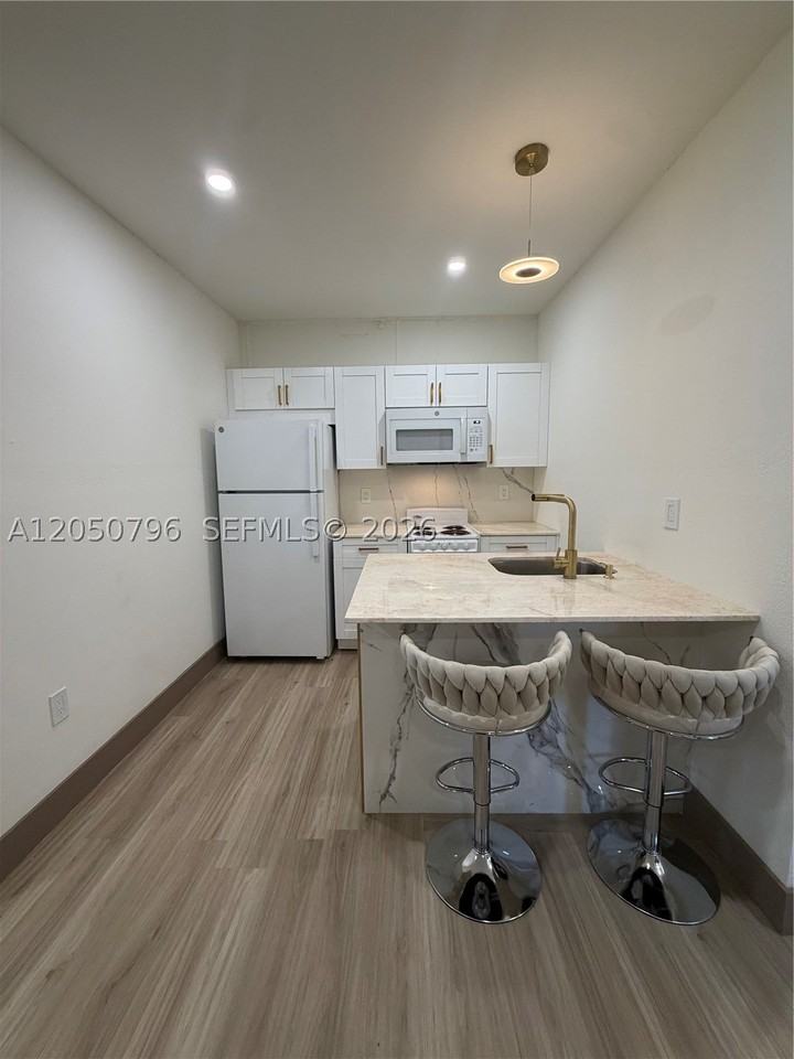 2145 Nw 33rd St #1 - Photo 2 of 8