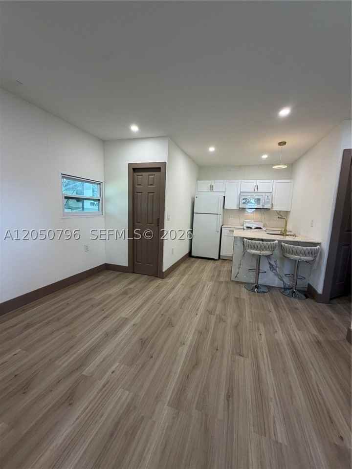 2145 Nw 33rd St #1 - Photo 4 of 8