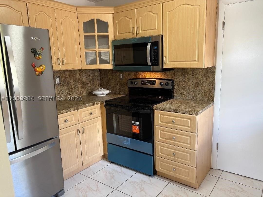10481 Sw 26th Ter #0 - Photo 4 of 20