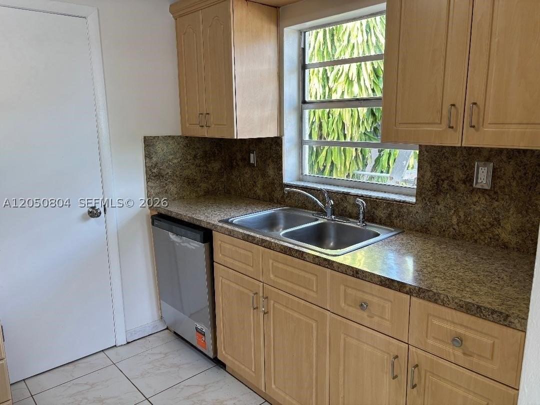 10481 Sw 26th Ter #0 - Photo 5 of 20