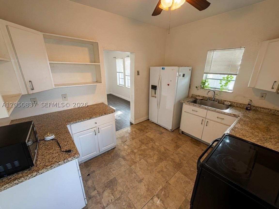 706 9th St #A - Photo 3 of 11
