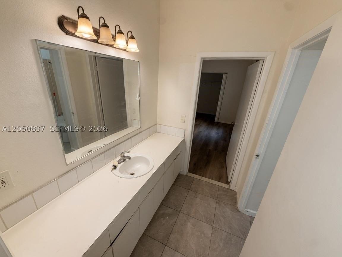 706 9th St #A - Photo 5 of 11