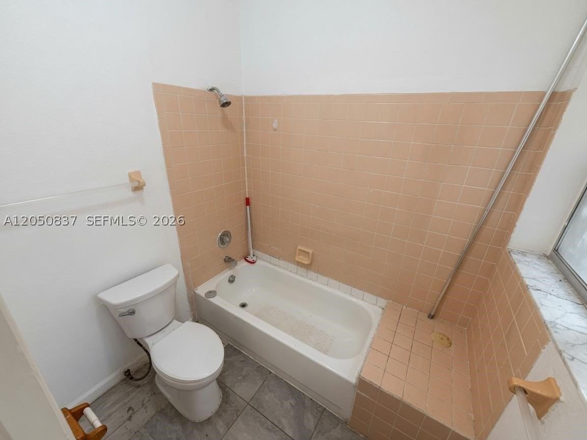 706 9th St #A - Photo 7 of 11