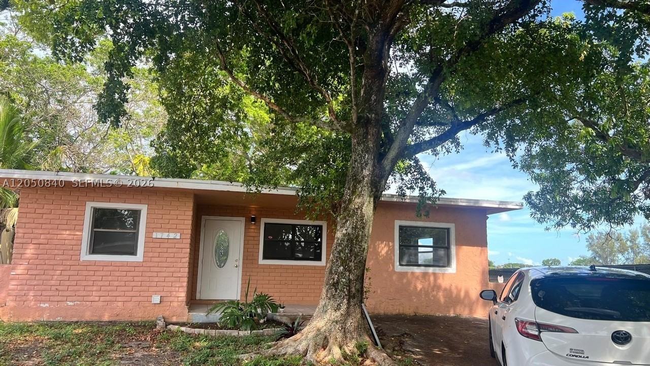 1742 Nw 29th Way #1742 - Photo 2 of 11