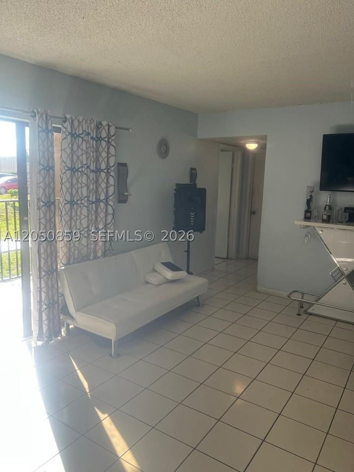 590 Nw 114th Ave #101 - Photo 4 of 43