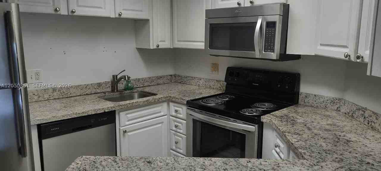 8215 Lake Dr #505 - Photo 7 of 23