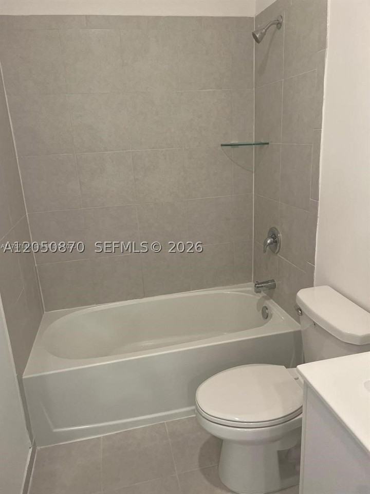 1642 Se 26th Ter #1642 - Photo 3 of 6