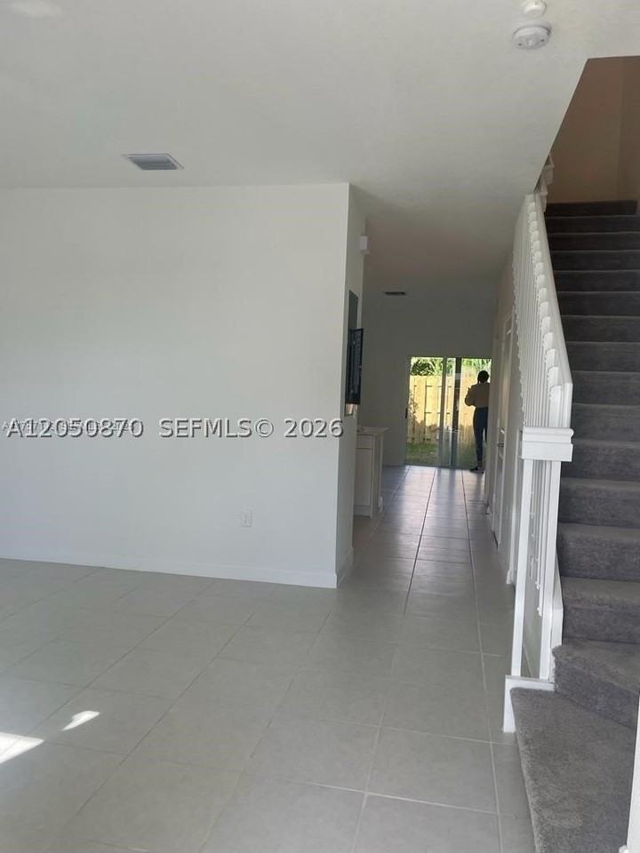 1642 Se 26th Ter #1642 - Photo 5 of 6