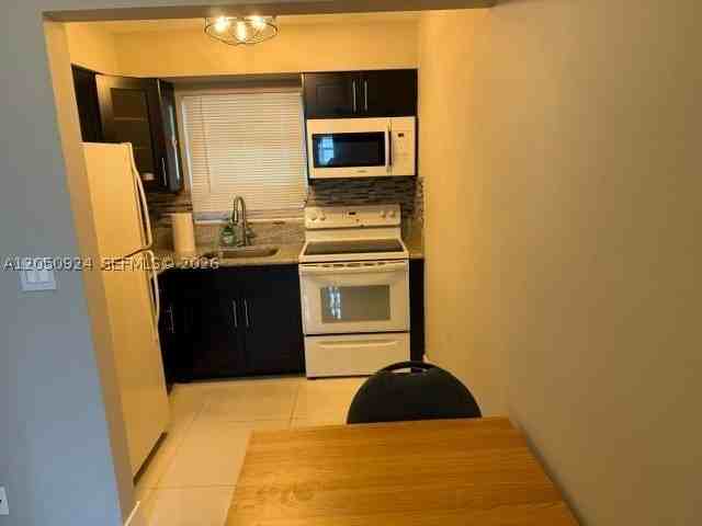 1859 Wiley St #3 - Photo 3 of 24