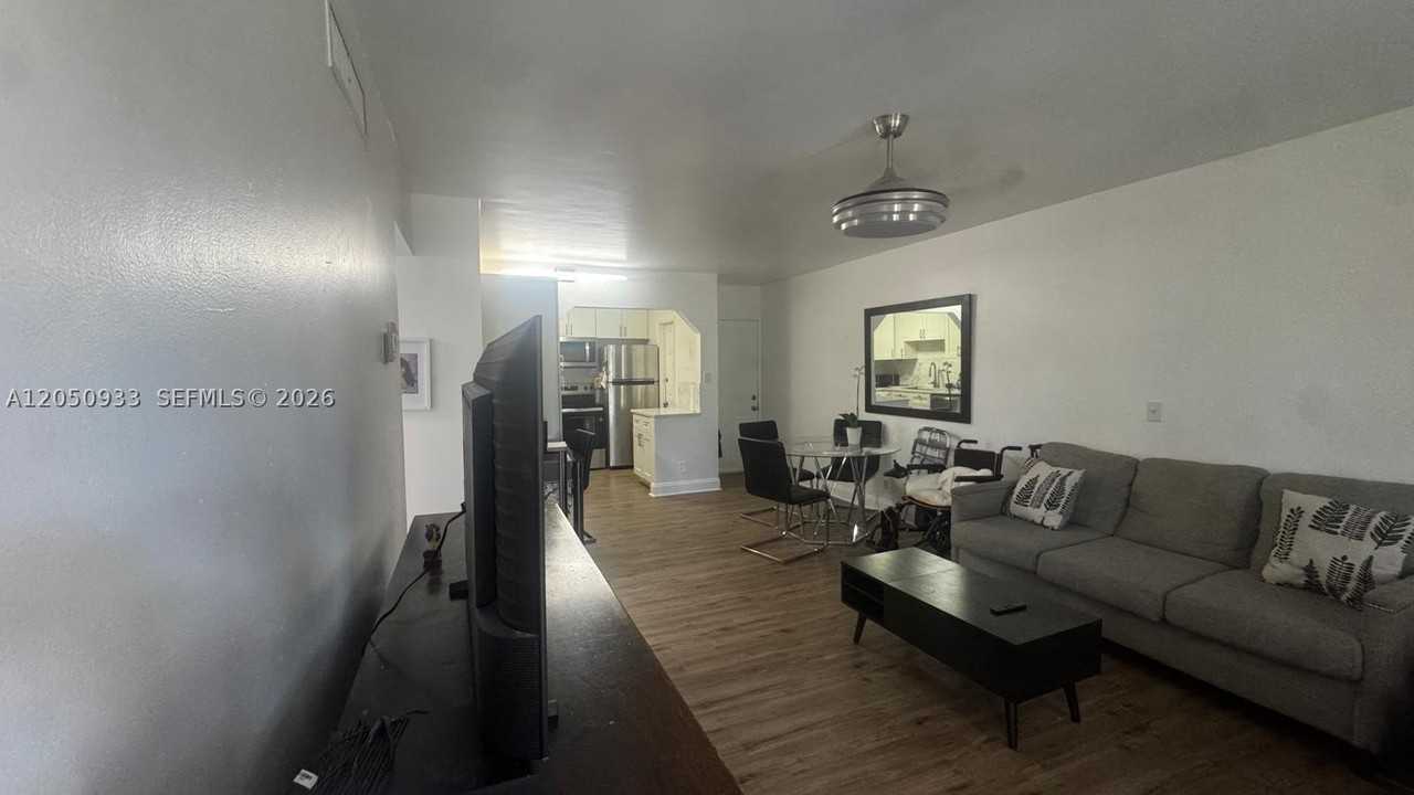 636 Nw 13th St #0230 - Photo 3 of 8