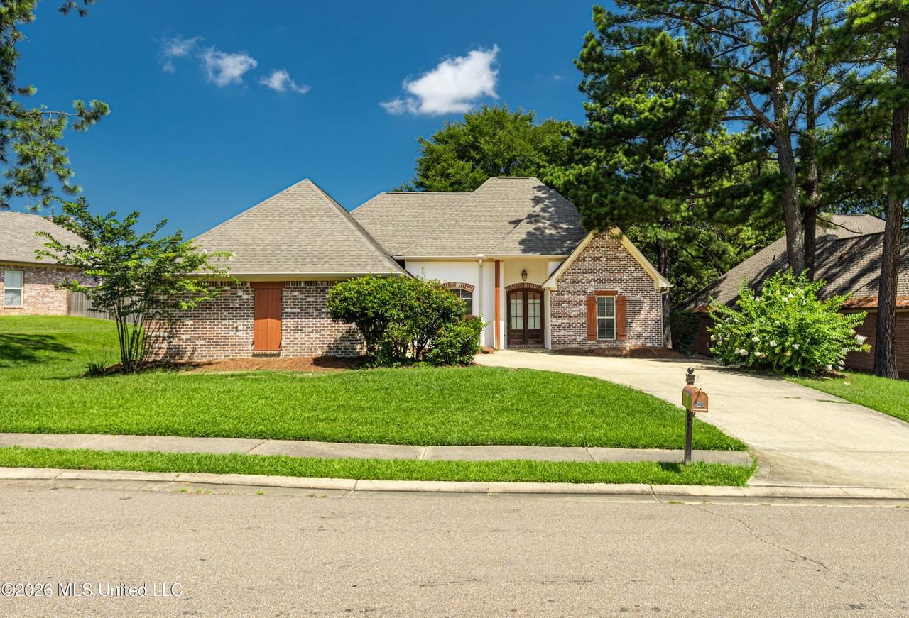153 Hartfield Dr - Photo 2 of 41