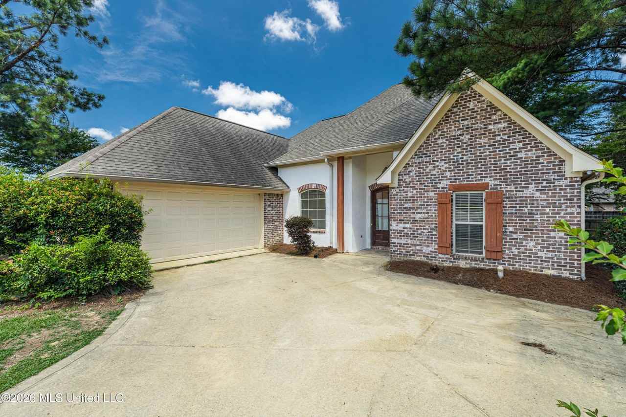 153 Hartfield Dr - Photo 4 of 41