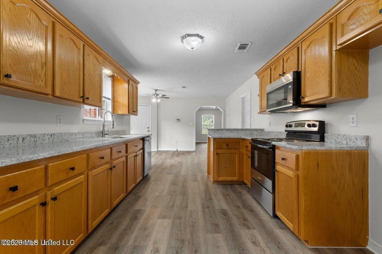 8909 Mermaid Ave - Photo 5 of 15
