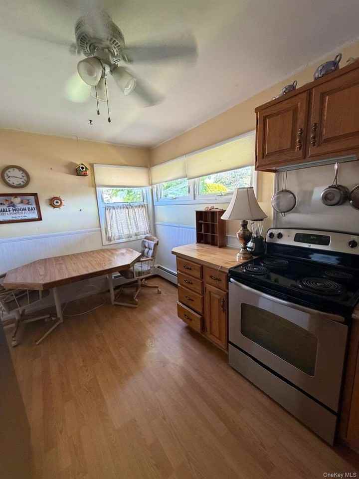 25 Surrey Ln - Photo 2 of 17