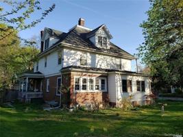 featured image of 102 Berry Hill Rd #UPPR