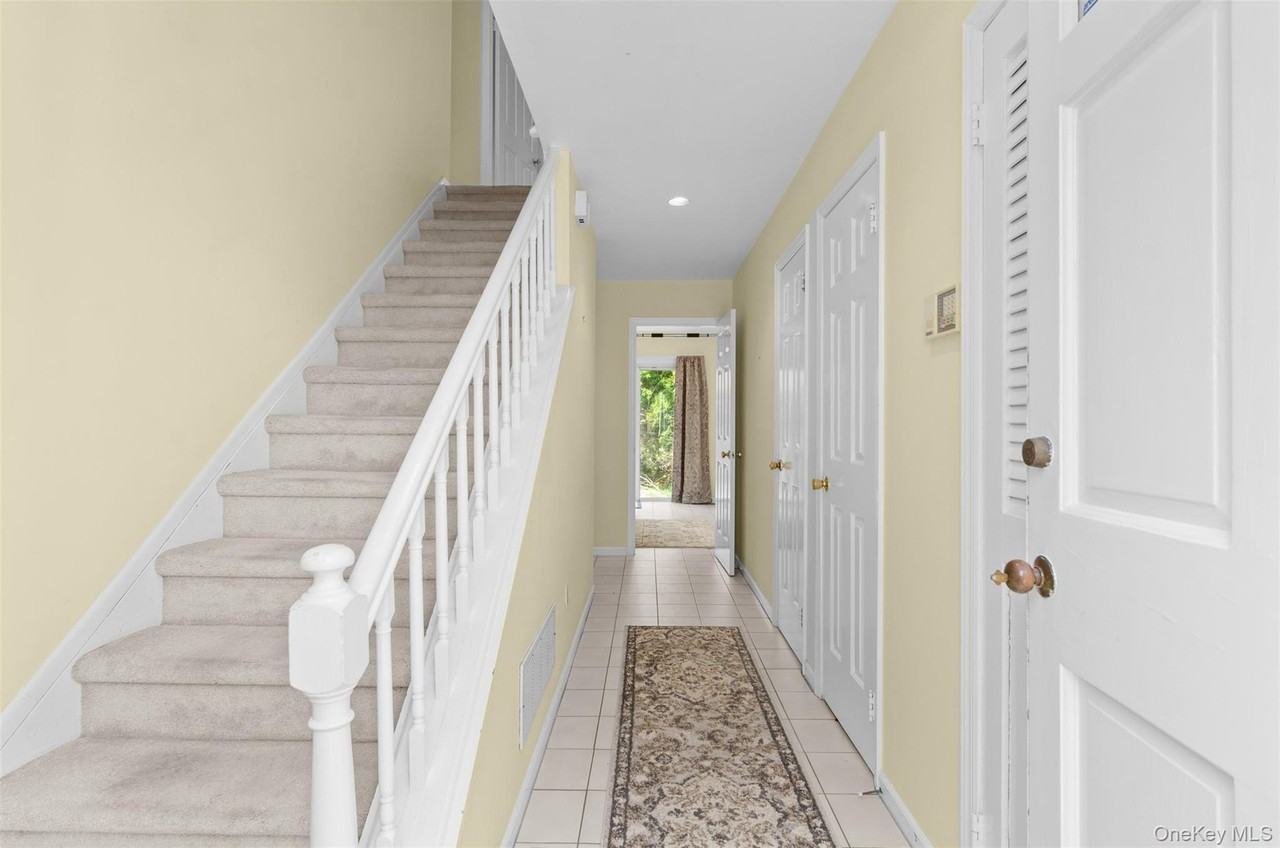 570 Hampton Rd #31 - Photo 3 of 20