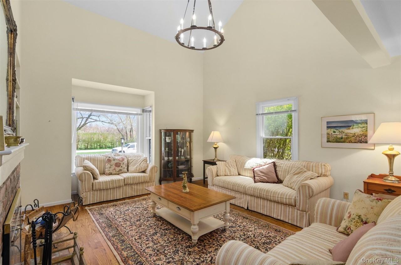 570 Hampton Rd #31 - Photo 4 of 20
