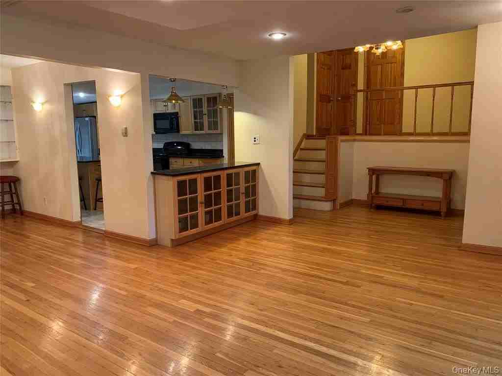 2 Stuart Dr - Photo 4 of 20