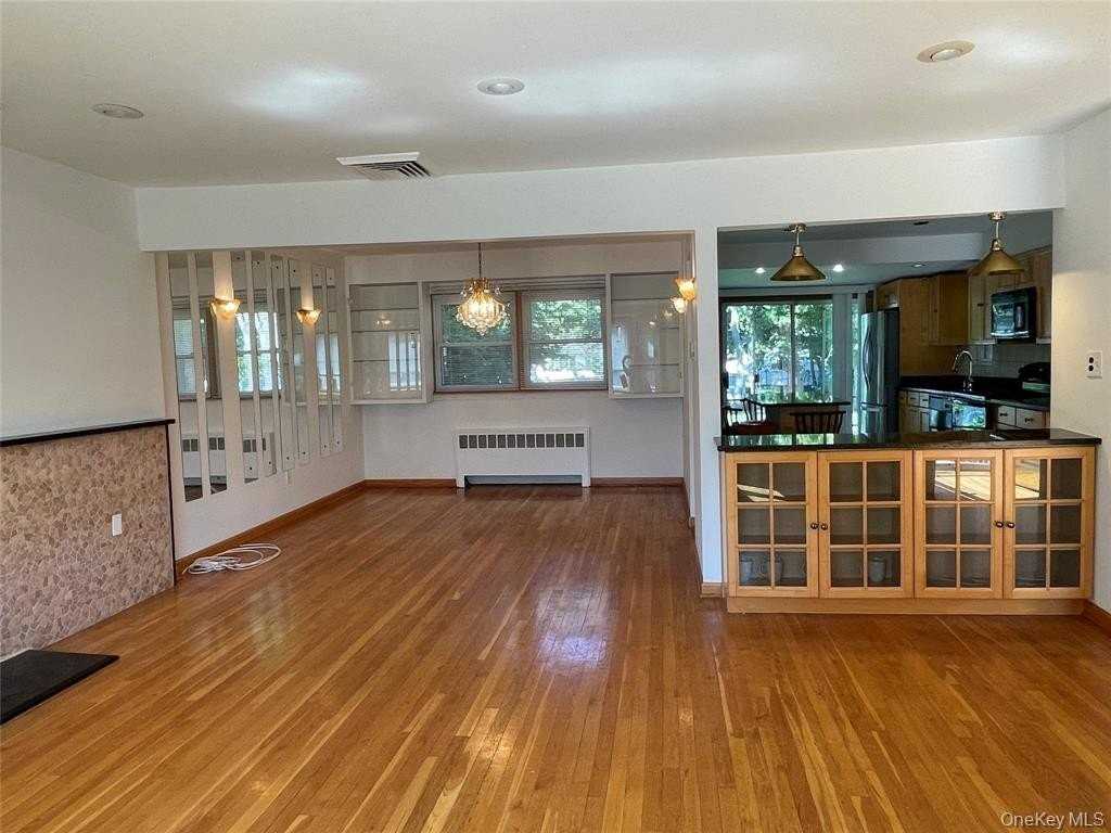 2 Stuart Dr - Photo 5 of 20