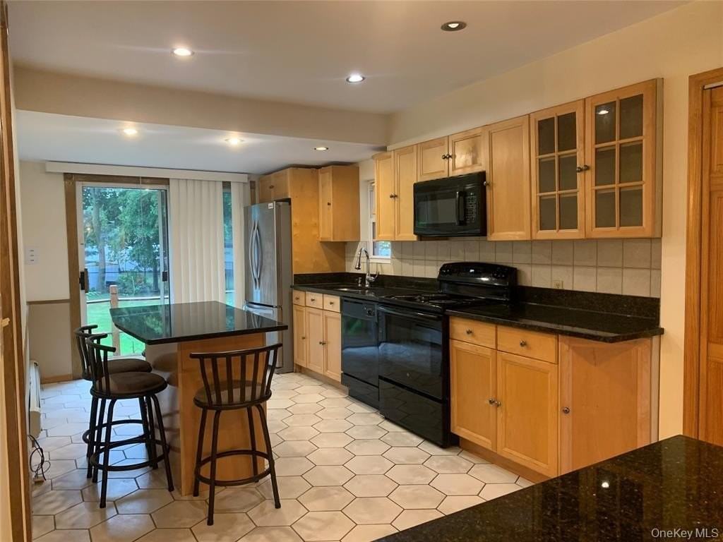 2 Stuart Dr - Photo 6 of 20