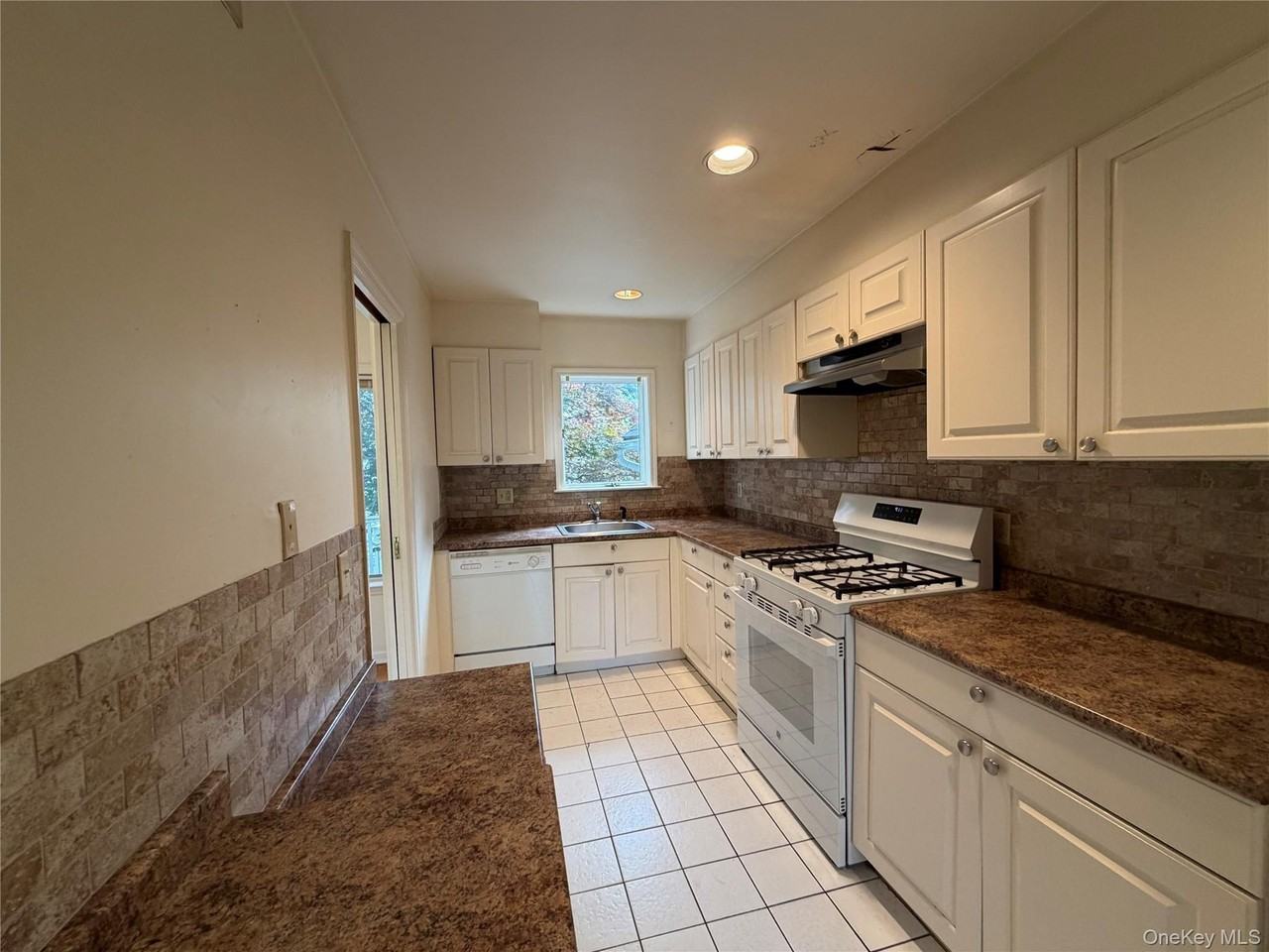 6 Cornell Pl - Photo 5 of 17