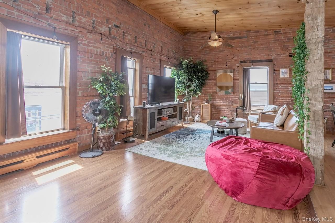 31 Main St #PH - Photo 4 of 18