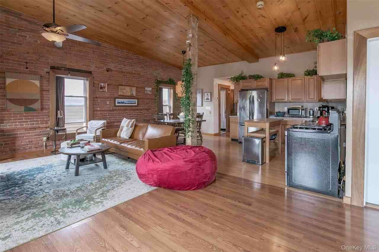 31 Main St #PH - Photo 5 of 18