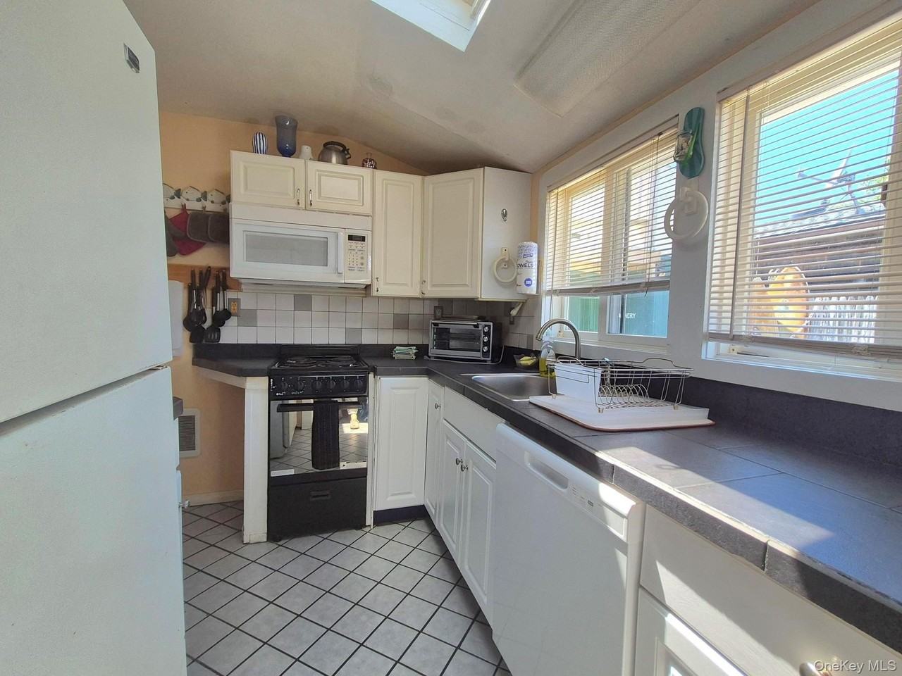 56 Bay Walk - Photo 7 of 20