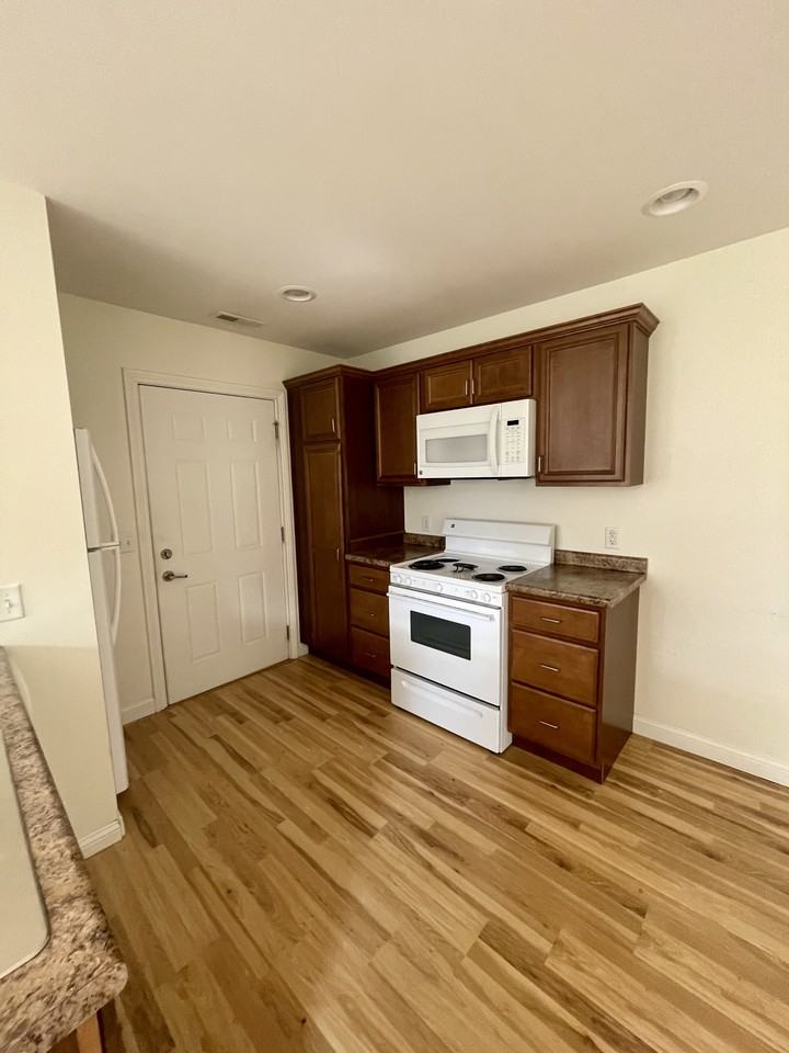1414 W Mulberry St #1 - Photo 3 of 15