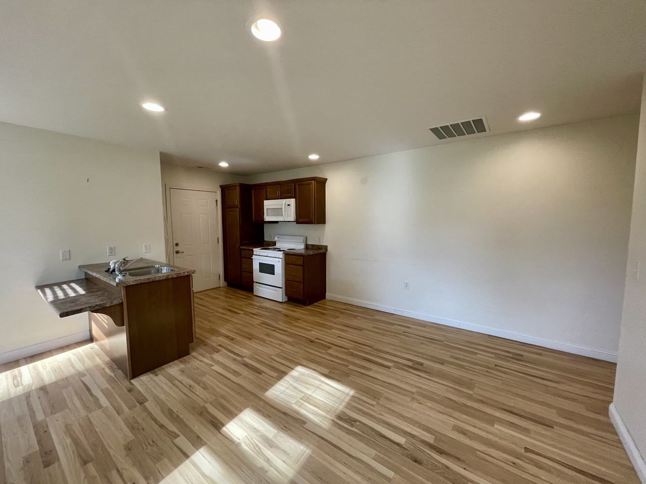 1414 W Mulberry St #1 - Photo 5 of 15