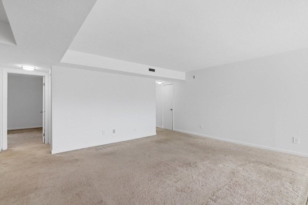 26 Beacon St #10F - Photo 5 of 19