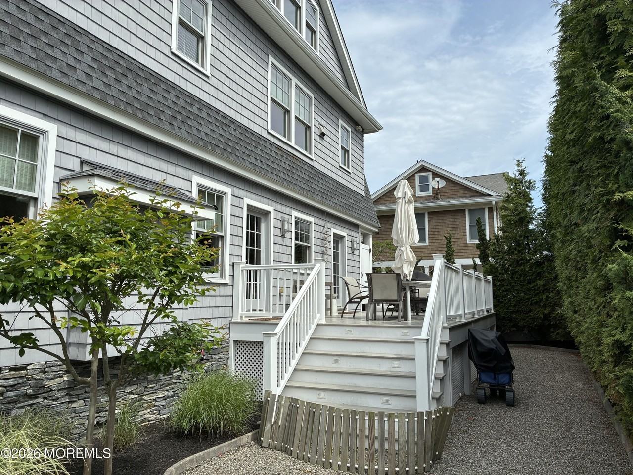 104 Stephens Pl - Photo 2 of 32