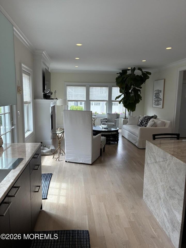 104 Stephens Pl - Photo 5 of 32