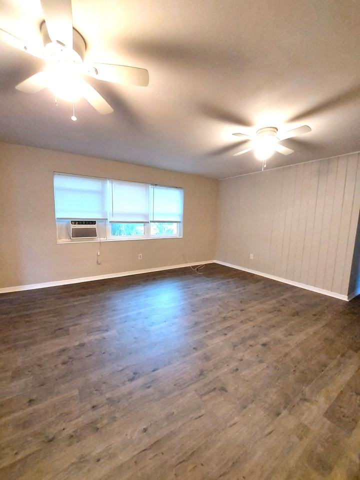 2247 Stella St #1 - Photo 4 of 13