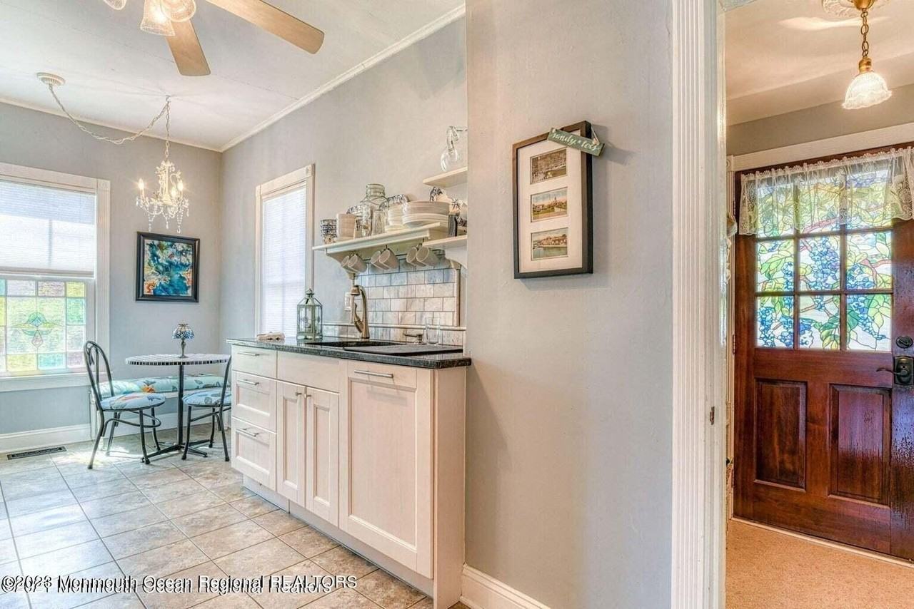 131 Cookman Ave - Photo 2 of 12