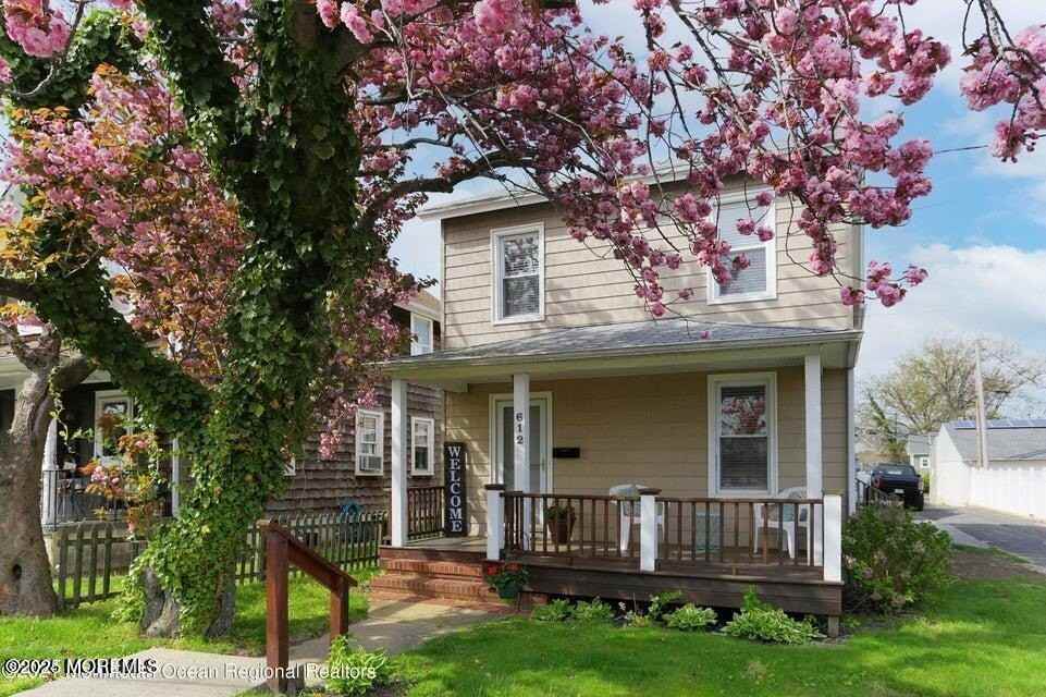 612 Sylvania Ave - Photo 2 of 6