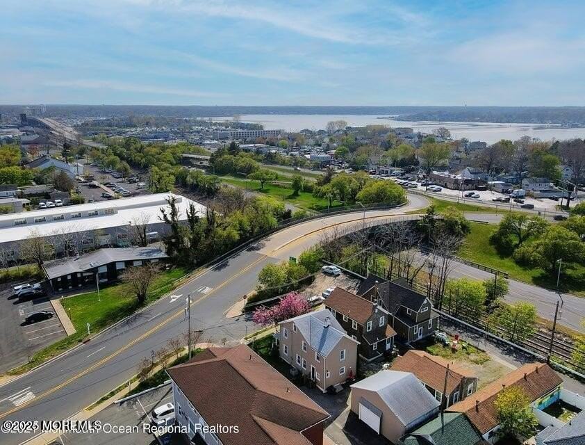 612 Sylvania Ave - Photo 4 of 6